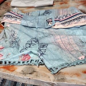Chic Floral High Waist Women's Shorts Back Zip
